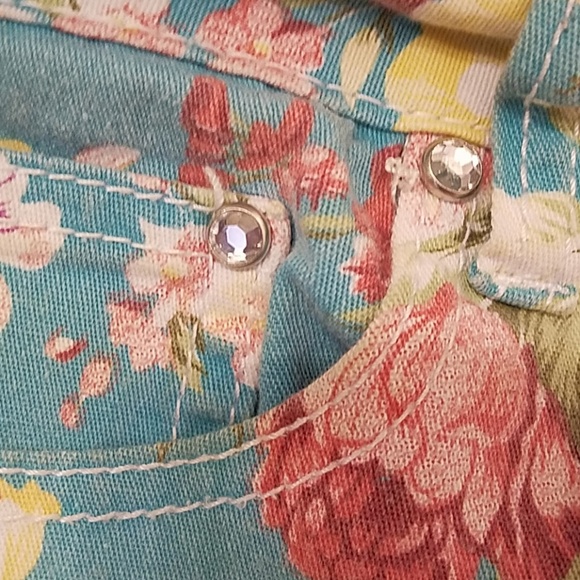 Shylo flowered shorts - Picture 4 of 4